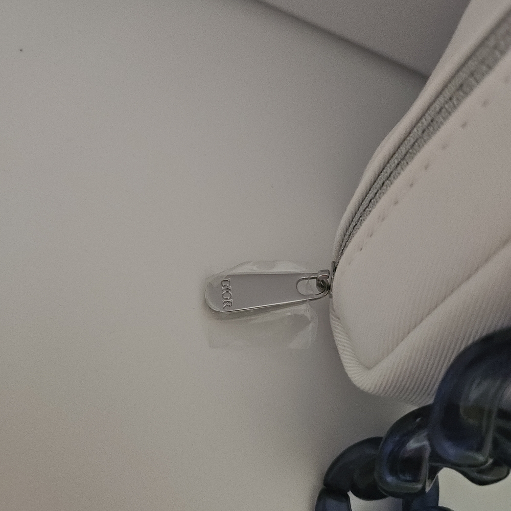 Dior White Bag with Blue Chain Accent - Picture 3 of 5